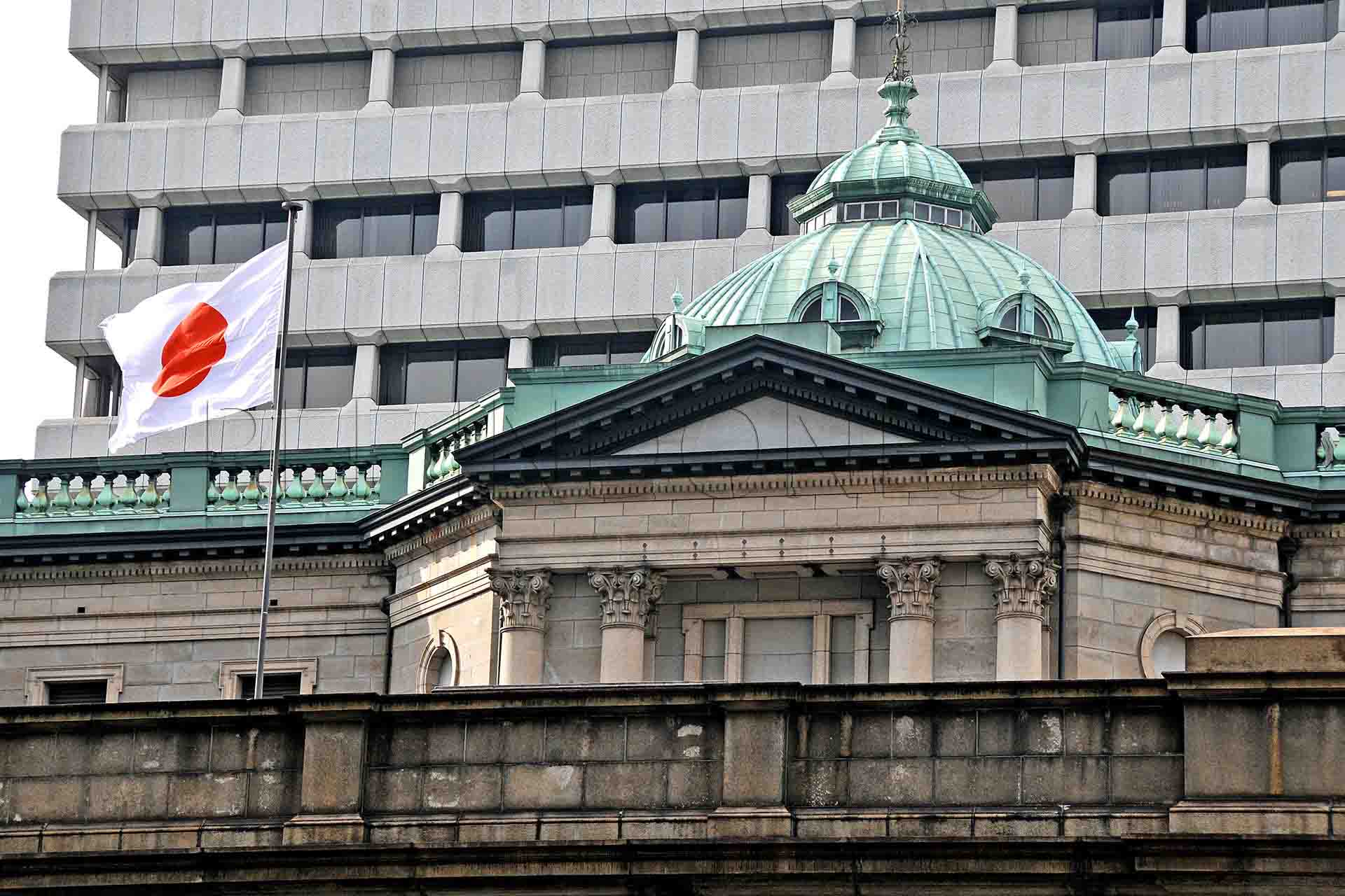 Ueda, BoJ: Tantangan-Tantangan Unik Menghadang