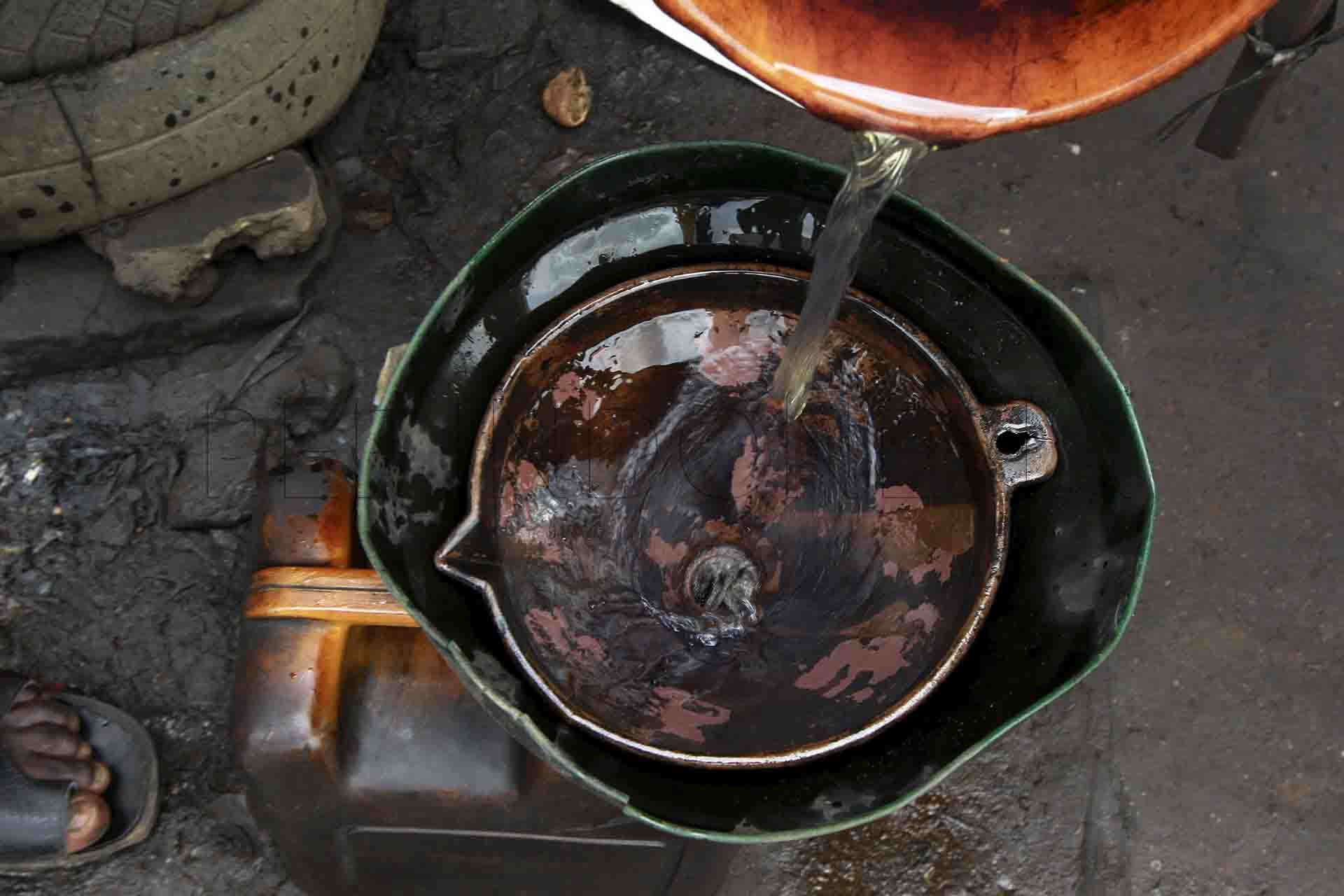 WTI menjauh dari puncak lebih dari dua bulan, bertahan di atas $83,00 saat pedagang menunggu NFP AS