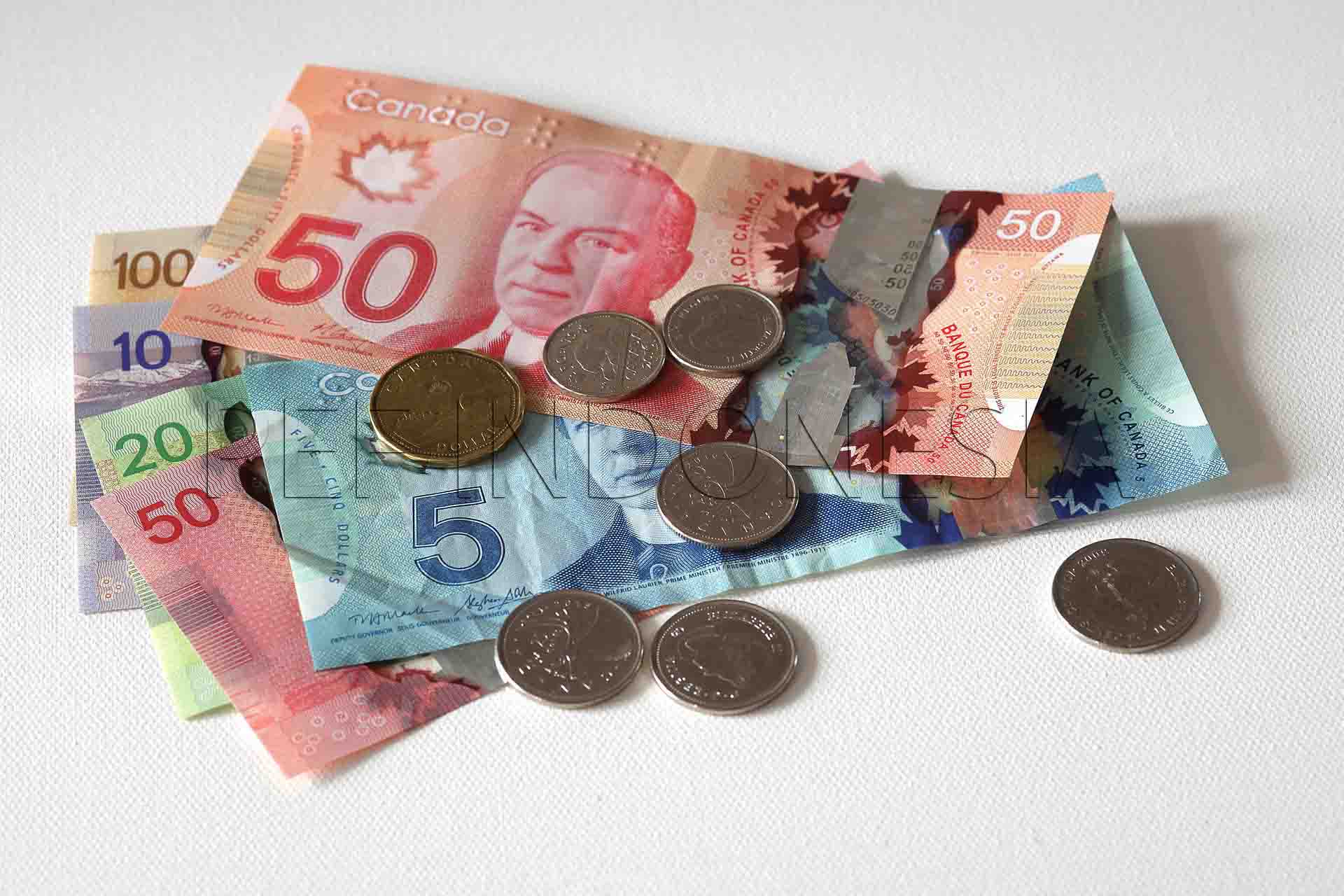 USDCAD datar di sekitar 1,3700, menanti Penjualan Ritel Kanada, pidato The Fed untuk dorongan