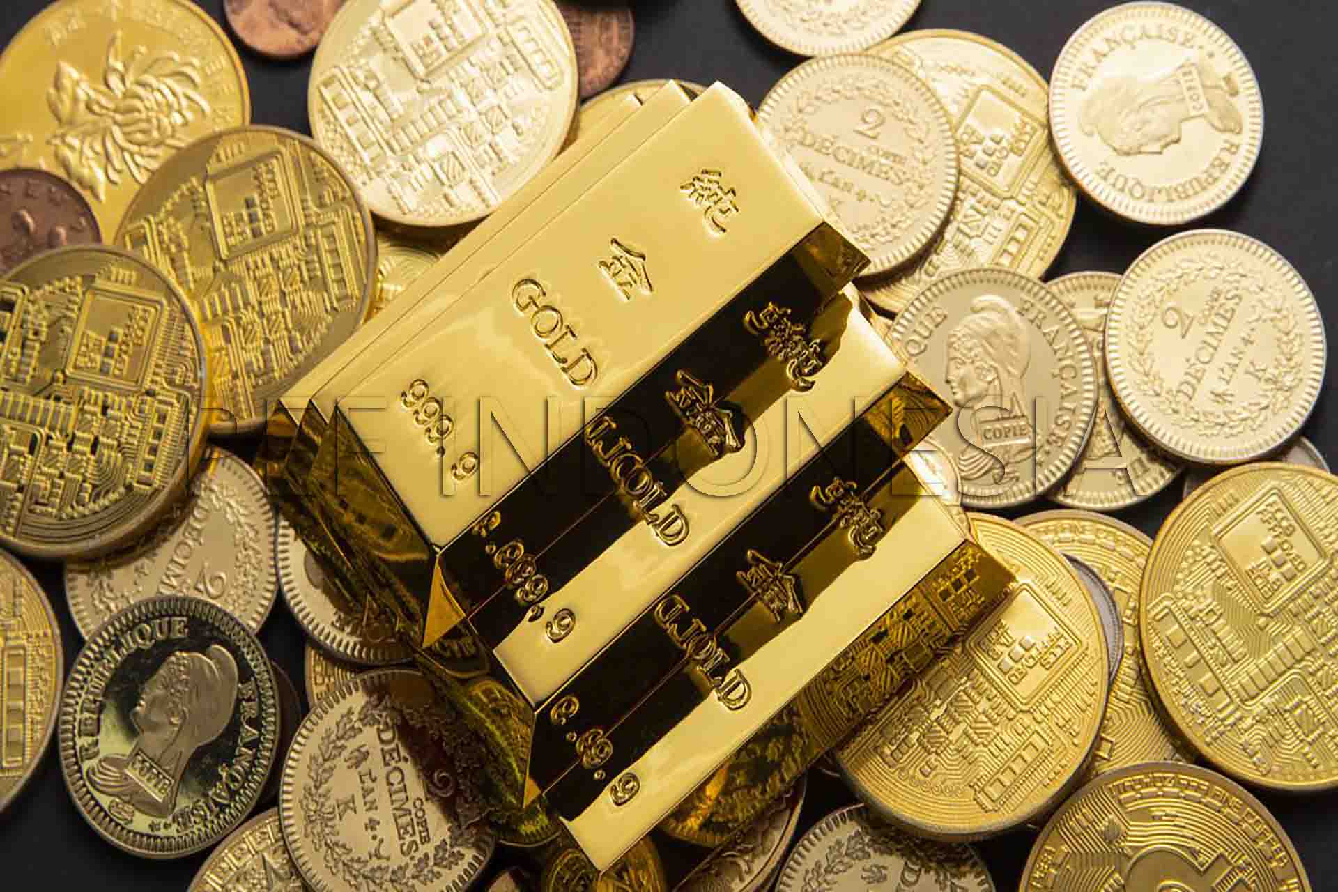 Harga Emas Bertahan di Dekat Tertinggi Mingguan karena Dolar AS Stabil Menjelang Data